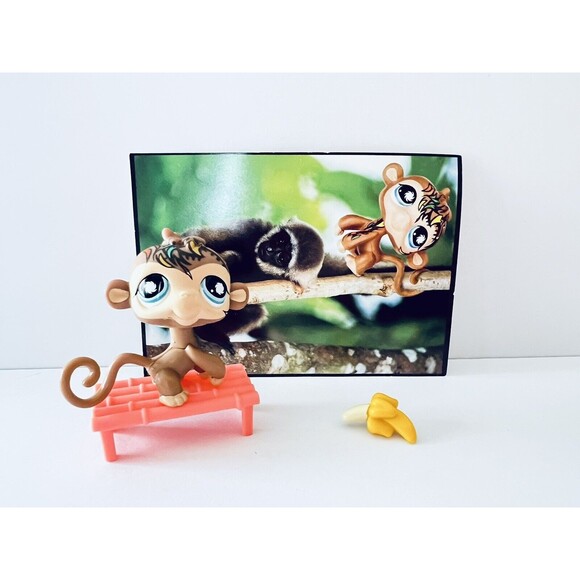 Littlest Pet Shop LPS Monkey‎ #946 Postcard Pet With Card And Accessories - Picture 1 of 4